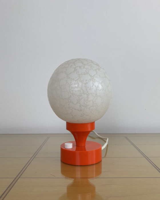 Image 1 of Lampe de table vintage Space Age, Aro Leuchte, orange/blanc avec sphère en verre, années 70, années 70, rétro, milieu du siècle,