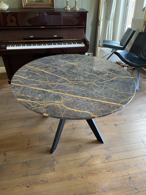 Mesa de comedor de mármol