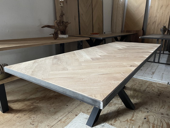 Image 1 of Tavolo da pranzo a spina di pesce in rovere vintage rustico