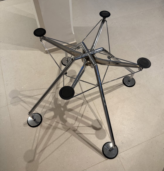 Image 1 of Tavola rotonda Tecno Nomos