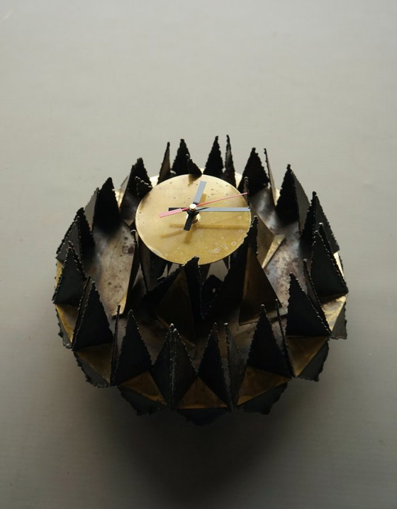 Image 1 of Brutalistische metalen wandklok van A. Becht, 1986