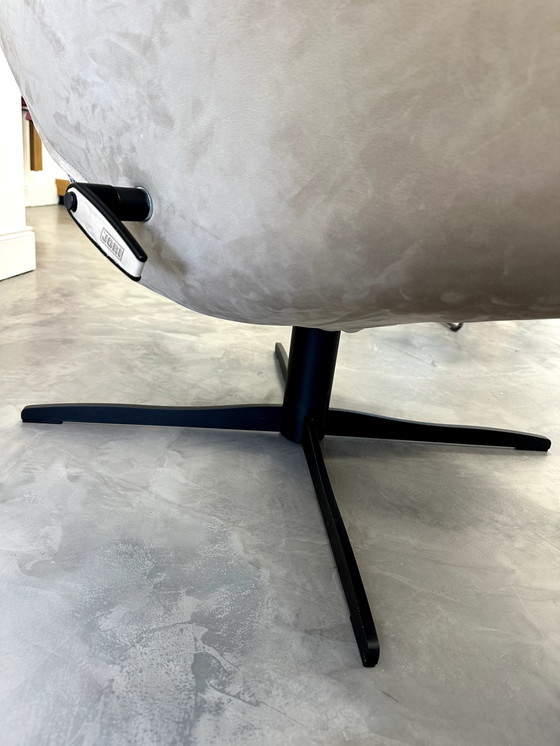 Image 1 of Poltrona Jori con sgabello incluso