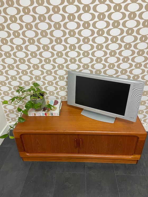 Image 1 of Mobile basso/TV vintage di Dyrlund con ante a serrandina
