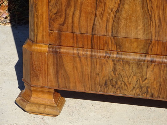 Image 1 of Commode Louis Philippe en noyer et ronce de noyer