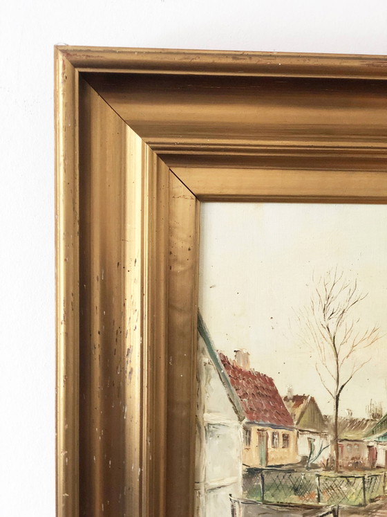 Image 1 of Peinture à l'huile originale représentant un village européen vintage avec des cottages, vers 1940