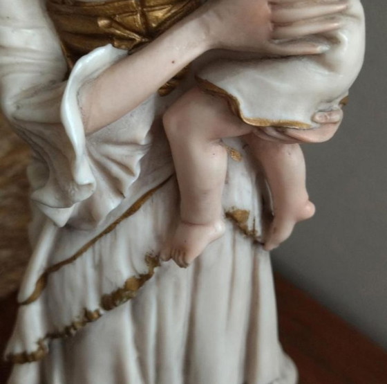 Image 1 of Estatua de la madre y el niño