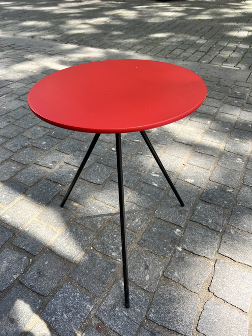 Table tripode vintage, table d'appoint, rouge, années 1980, Memphis Style