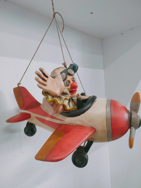 Image 1 of Payaso Jun Asilo en un avión decorado (pieza de colección)
