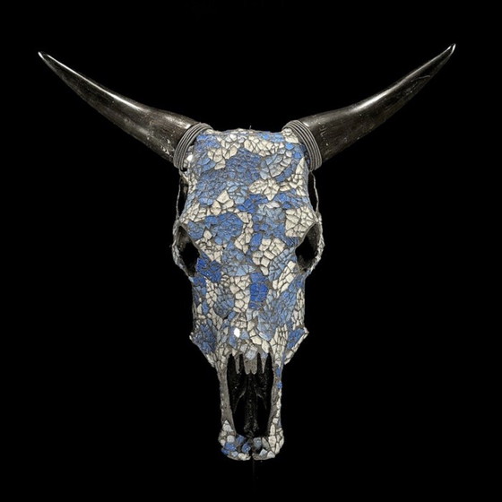 Image 1 of Cow skull with mosaic - Indonesian art