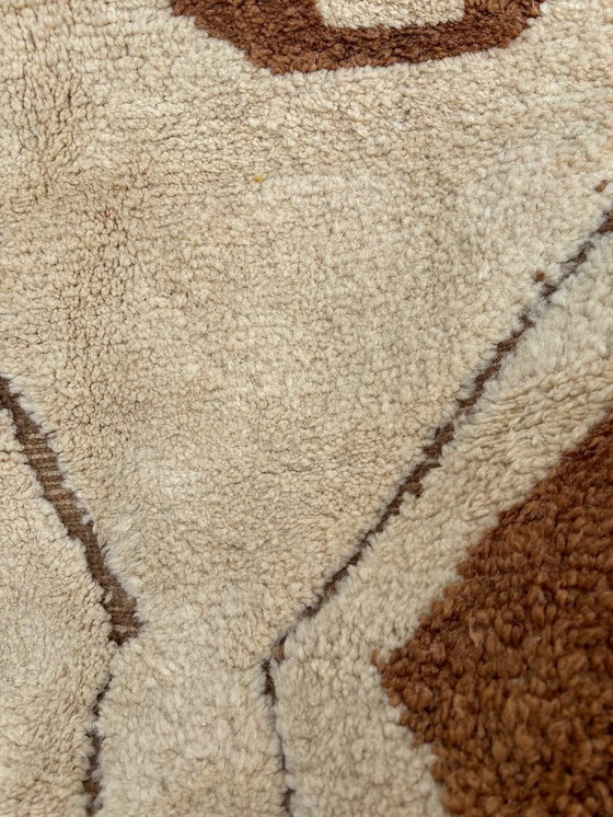 Image 1 of Berber Marokkaans Mrirt wollen tapijt 210x300 cm – Handgeweven neutraal Berber tapijt