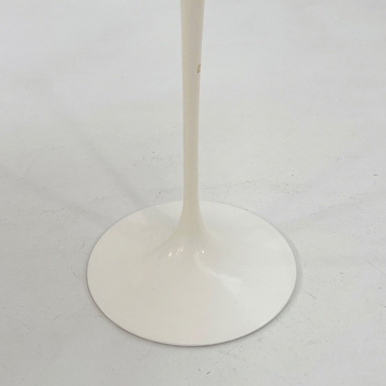 Mesa auxiliar Tulip de Mármol de Eero Saarinen para Knoll, años 70 – Mesas auxiliares, Marble, Aluminium (photo 5 of 10)