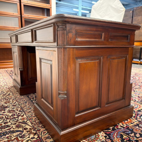 English Classic Desk with Green Leather – Wood (photo 8 of 19)