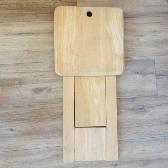 Image 1 of Taburete plegable de pino macizo de Adrian Reed.