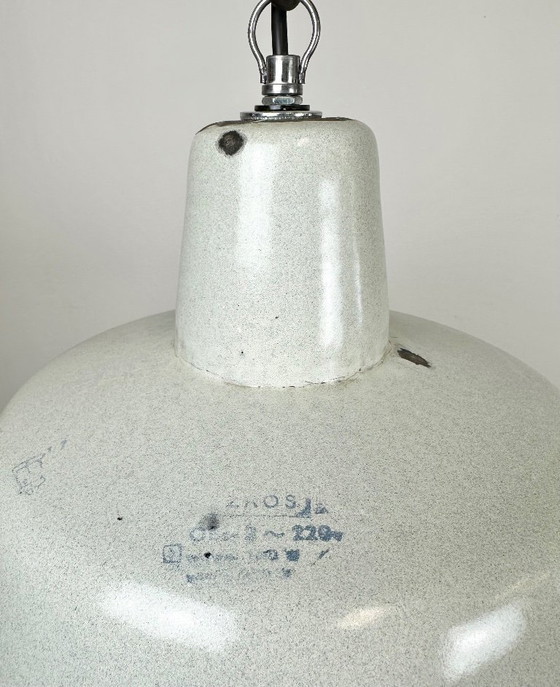 Image 1 of Industriële witte geëmailleerde fabriekshanglamp van Zaos, jaren 60