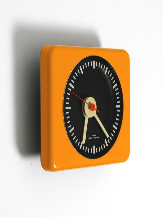 Image 1 of Prachtige originele Krups wandklok uit de jaren 70 in een typisch Space Age-design.