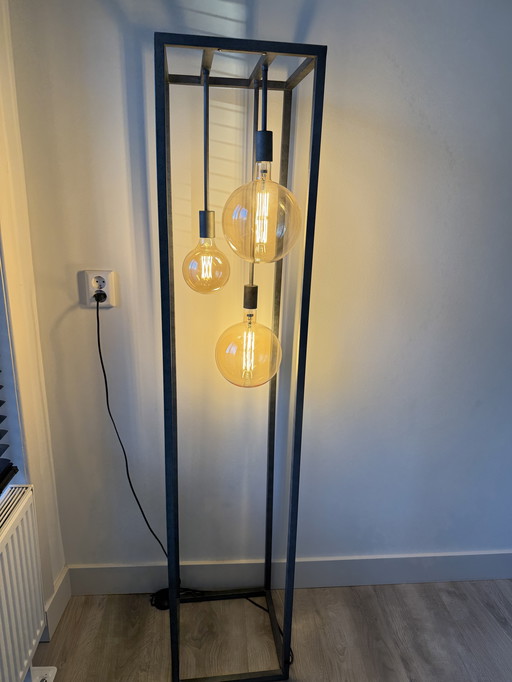 Vloerlamp industrieel- inclusief 3 lichtbollen