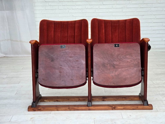 Image 1 of Fauteuils de cinéma/théâtre danois des années 1950, en velours d'ameublement, état d'origine.