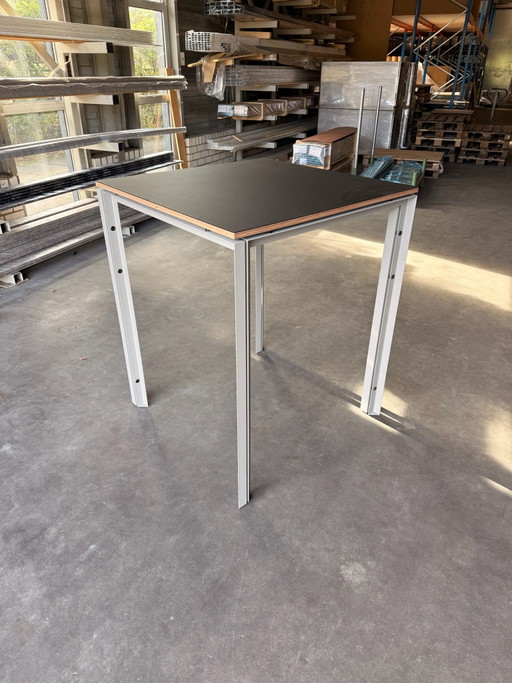 Functionals WT Table (Stehtisch) | 90 x 90 cm | Mushroom White / schwarz Karel Martens
