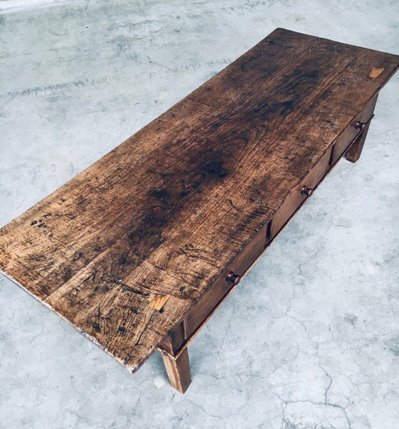 Image 1 of Antiker niedriger Konsolentisch oder Couchtisch im spanischen Volkskunststil