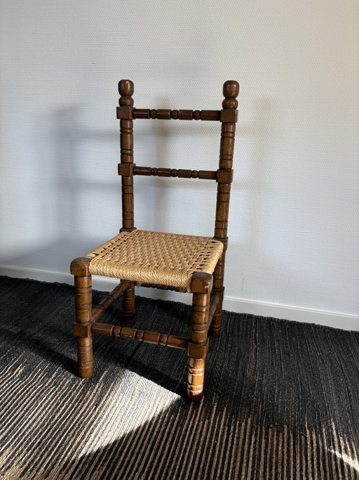 Hochstuhl im Vintage-Stil mit Sitzfläche aus Holz und Binsen