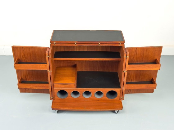 Image 1 of Mueble bar de teca de Illum Wikkelsø para CFC Silkeborg, años 60