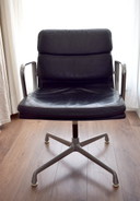 Sedia Eames Herman Miller Soft Pad Group (conferenza) in pelle nera