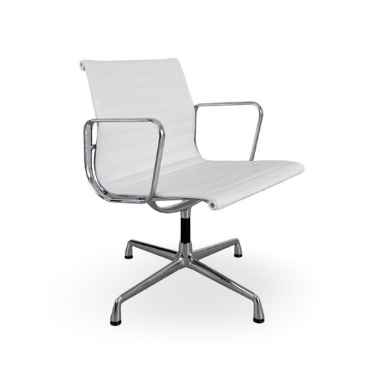 Image 1 of Sedia originale Vitra Charles & Ray Eames EA 108, in pelle, bianco/crema