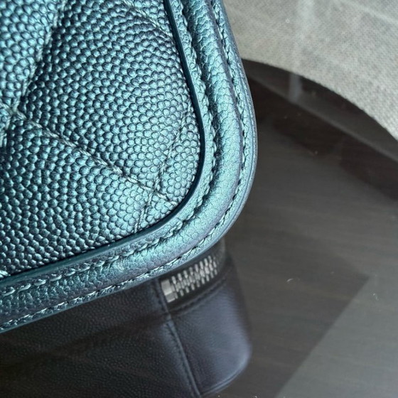 Image 1 of Chanel Filigraan Toilettas Medium - Caviar 21CM Irridiscent Donkergroen Goudkleurige Hardware Serie 26