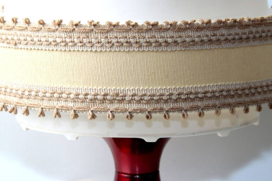 Image 1 of Vintage table lamp with fabric shade and red metal base – Retro design