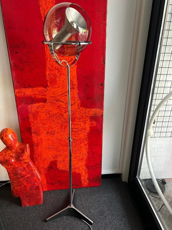 Image 1 of Raak ligtelijn vloerlamp