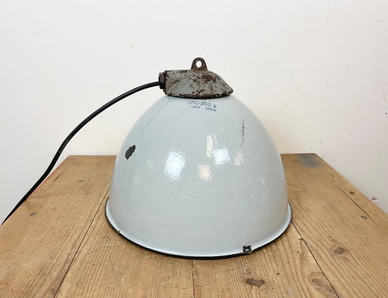 Image 1 of Lampe industrielle en émail gris avec abat-jour en fonte, de la marque Zaos, années 1960