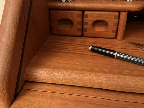 Image 1 of Secrétaire