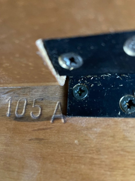 Image 1 of Tavolo in noce massello e sedie in stile Art Déco.