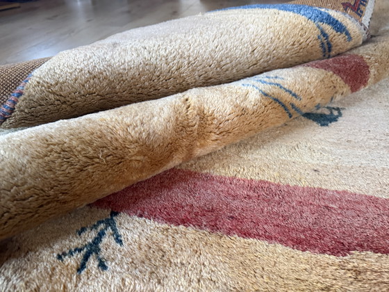 Image 1 of Tappeto in lana annodato a mano con design nomade minimalista – 283 × 215 cm