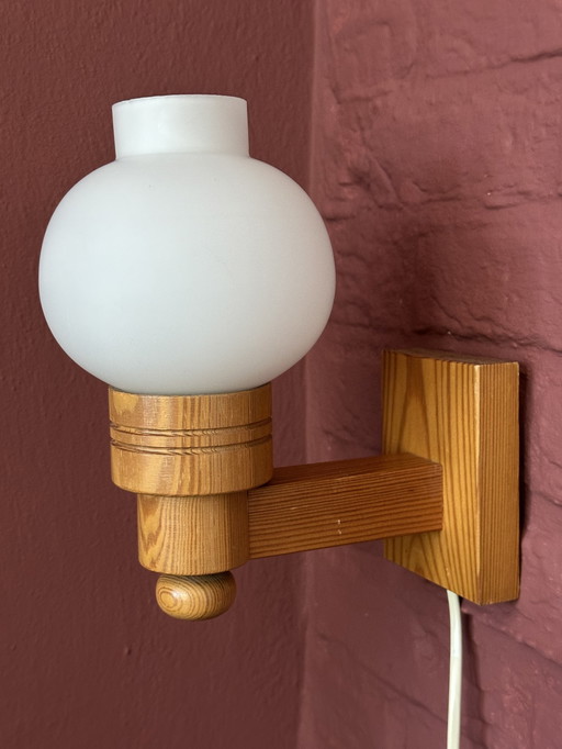 Lámpara de pared de madera de pino Aneta Suecia