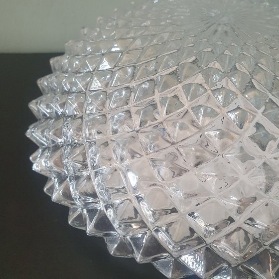 Image 1 of Bellissima lampada da soffitto/parete rotonda con rilievo di ananas, in stile Mid Century, realizzata in vetro fuso.