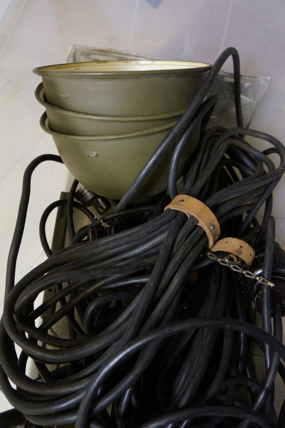 Image 1 of 3 originele militaire legertent / legerkamp lampen