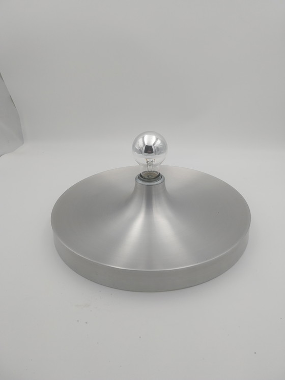 1x 1970er Space Age Aluminium Scheiben Wand-/Deckenleuchte 35cm Durchmesser 7cm Tief im Stil von Charlotte (photo 3 of 8)
