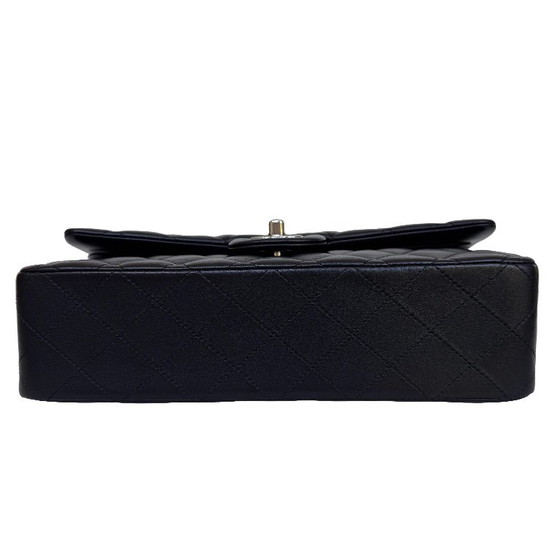 Chanel Classic Flap Medium – Crossbody bags, Lambskin (photo 8 of 17)