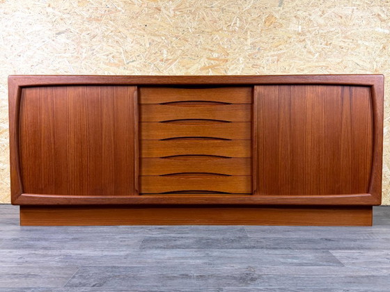 Image 1 of Dressoir/ladekast van teakhout uit de jaren 60/70 van Dyrlund, gemaakt in Denemarken.