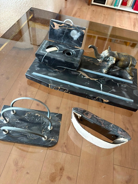 Set da scrivania Art Déco Portoro in marmo e bronzo con elefante (anni '20) – Oggetti decorativi, Bronze (photo 4 of 14)