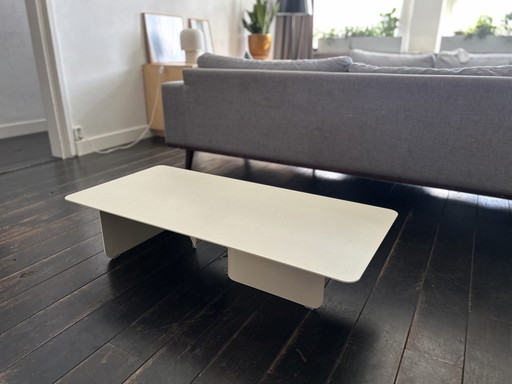 Table basse Surf - L110 cm - B 52 cm - H 25 cm - nieuwprijs € 589 - ontwerper Marc Th. van der Voorn