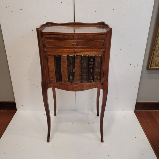 Image 1 of Mesa auxiliar trampantojo libros, estilo Napoleón III, madera y taracea, f. s. XIX - Francia 