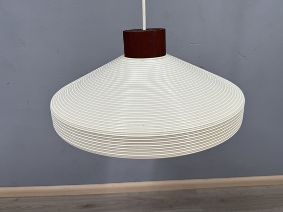 Image 1 of Lampada a sospensione vintage con dettagli in legno