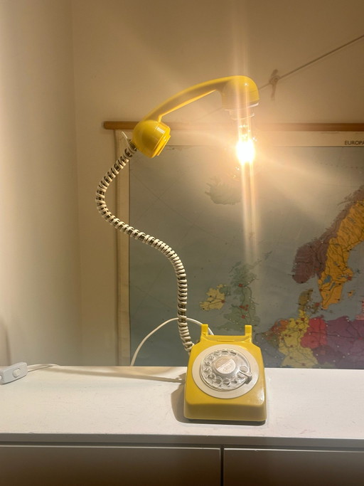 Vintage gelbe Telefonlampe