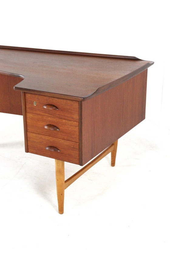 Image 1 of Peter Løvig Nielsen voor Hedensted Møbelfabrik boomerang bureau vintage 