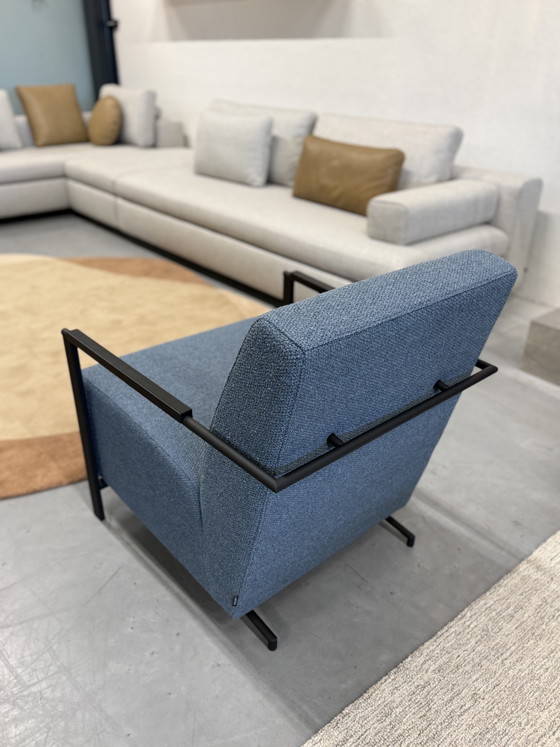 Image 1 of (1) Poltrona Harvink Alowa in tessuto Monza Blue