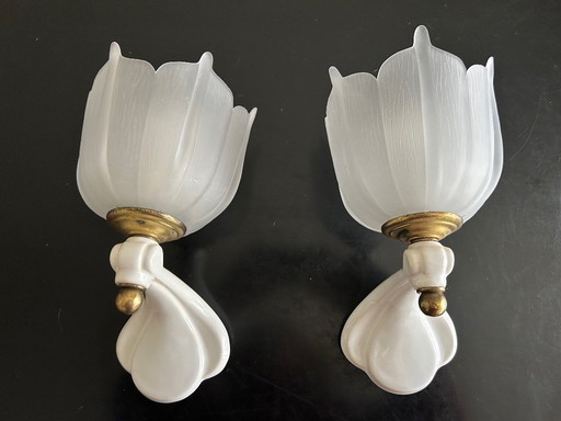 Par de apliques de pared de cerámica y vidrio, década de 1950.