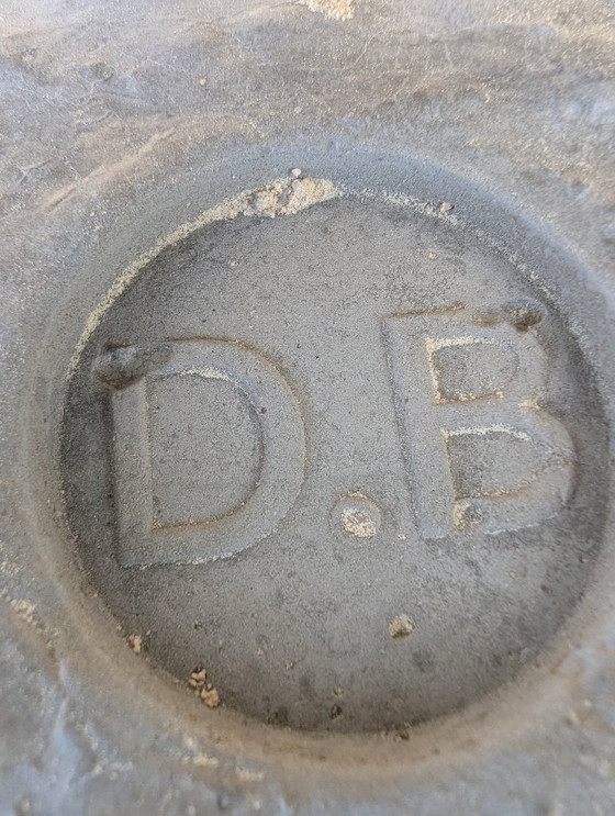 Image 1 of CUBE X Brutalistischer Skulpturentisch aus Beton und Stahl – Wallavibe Design