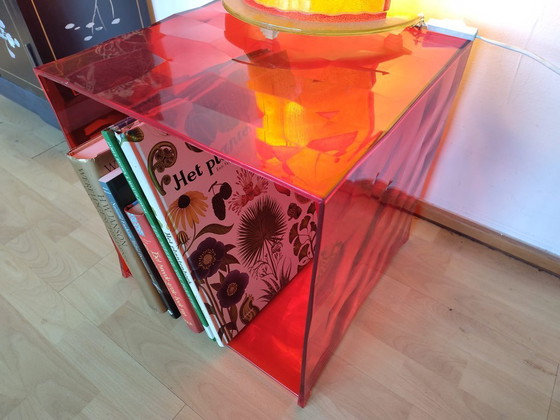 Image 1 of Kartell Kubus, design kastje, bijzettafel, rood kunststof